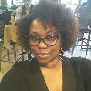 Meet your Posher, Raquel